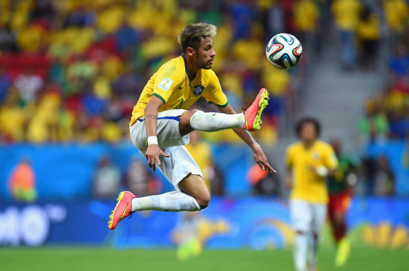 Un brillante Neymar conduce al anfitrión a 8vos de final
