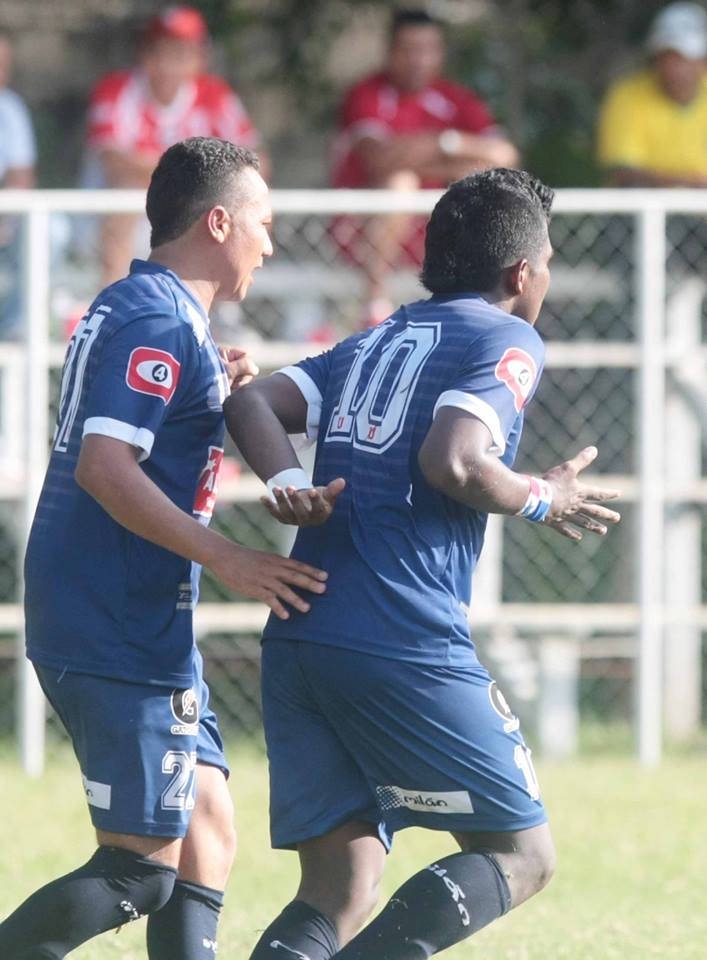 Muñoz y Ríos arrancan con goles en El Salvador