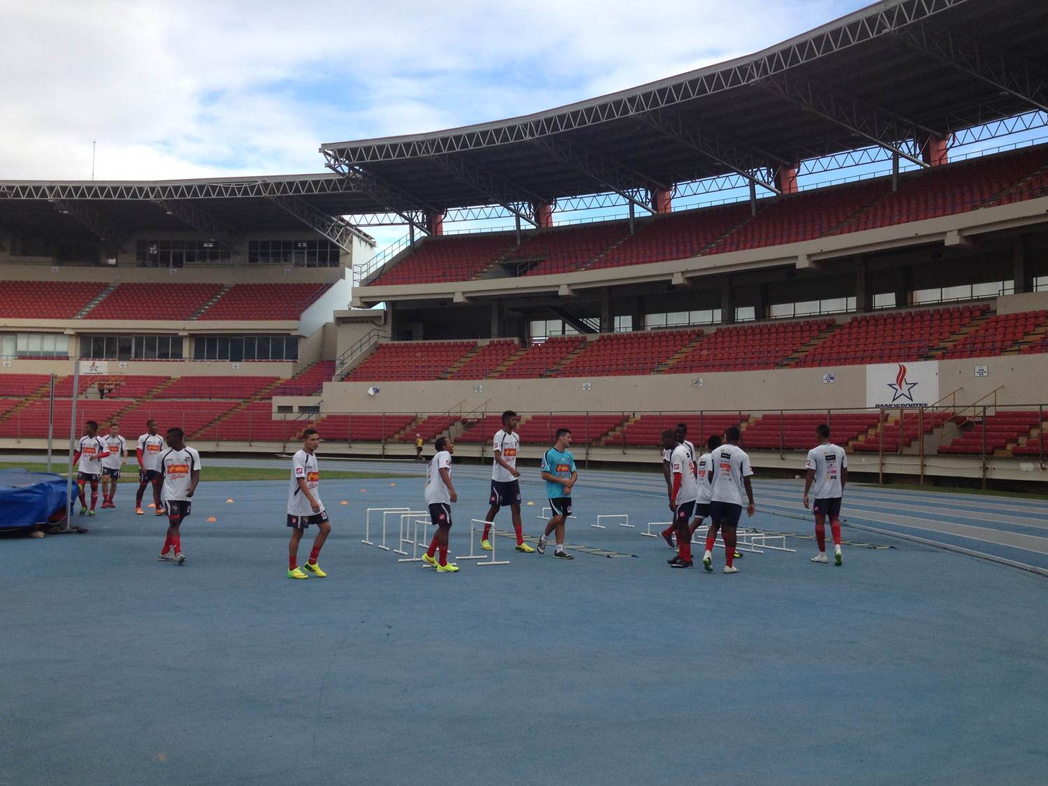 18 jugadores viajan hacia Paraguay para el cuadrangular sub-20 de preparación