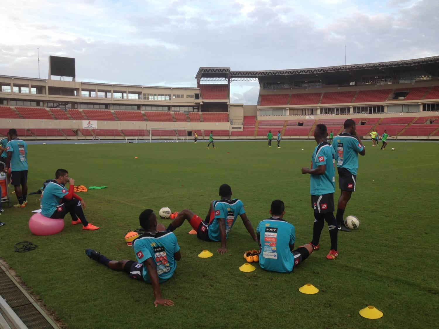 Selección nacional sub-20 se mide a El Salvador en el Armando Dely