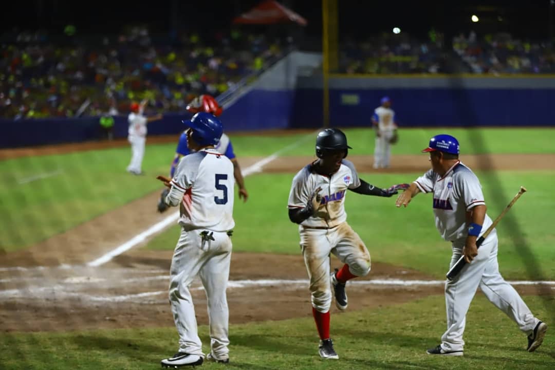 Ernesto Silva y una volcánica 5ta entrada le dan a Panamá su primera victoria