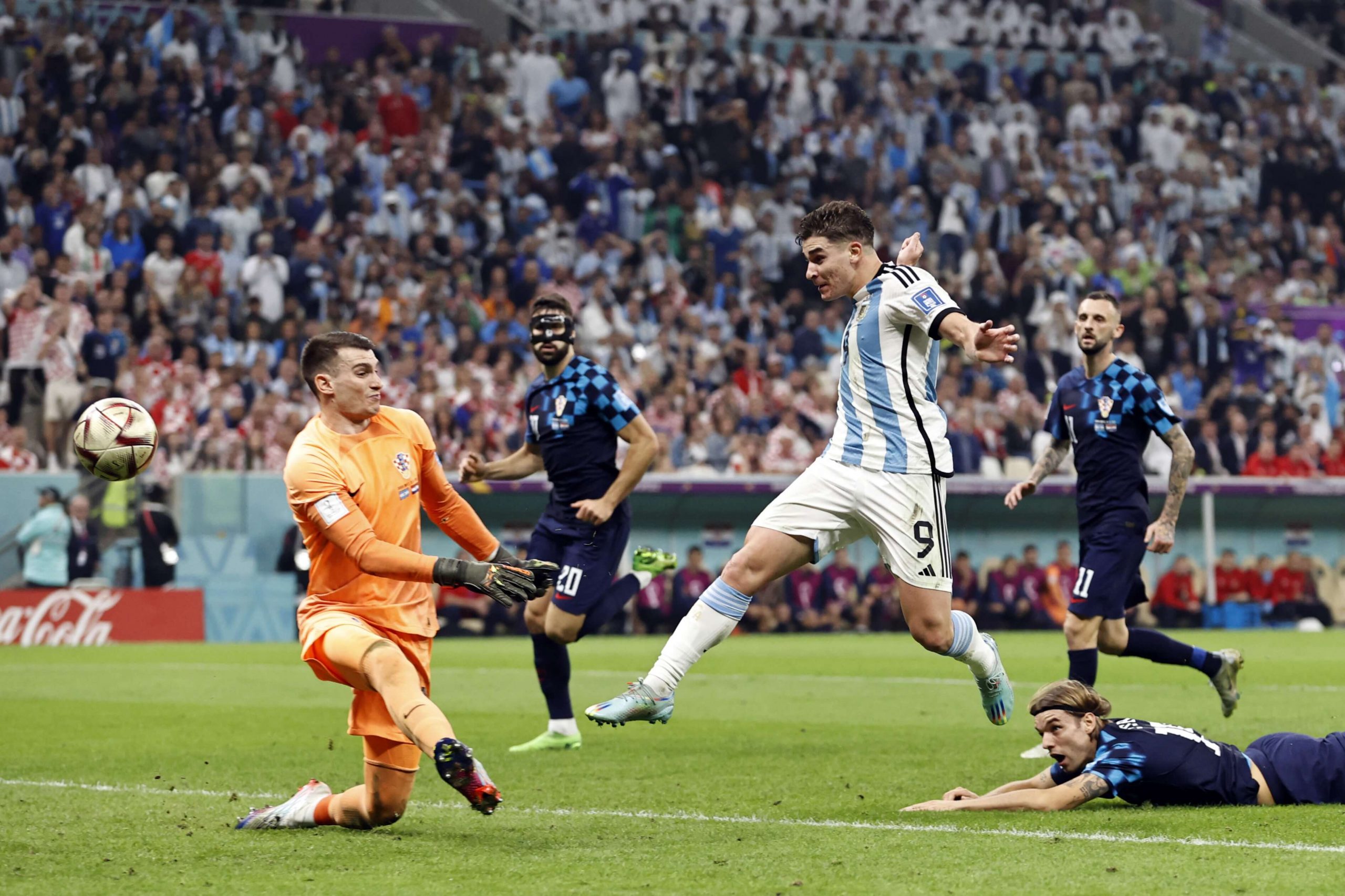 Álvarez y Messi maravillaron para meter a Argentina en la final