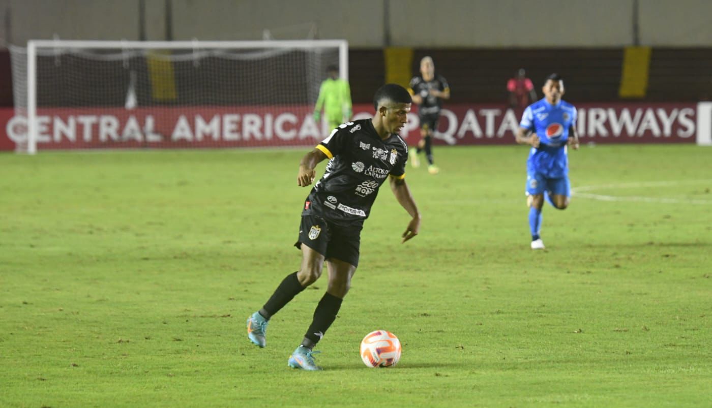 Jorge Serrano da un nuevo paso en su carrera y se convierte en jugador del FC Motagua